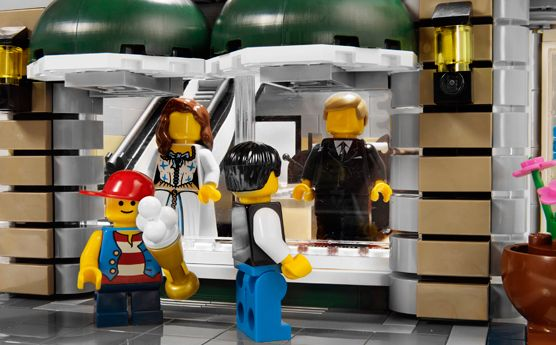 LEGO® Creator Expert Grand Emporium 10211 (Retired)