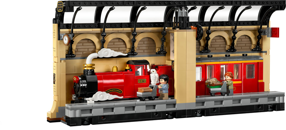 AVAILABLE NOW! LEGO® Harry Potter™ Book Nook: Hogwarts Express 76450
